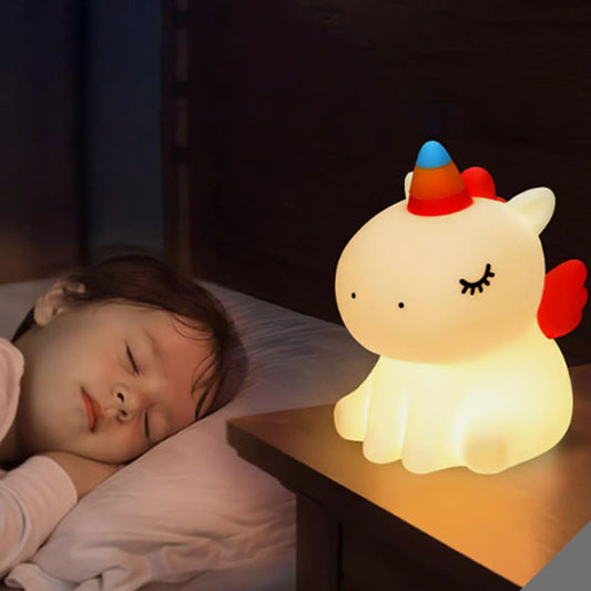 enfant endormie et veilleuse bebe douce